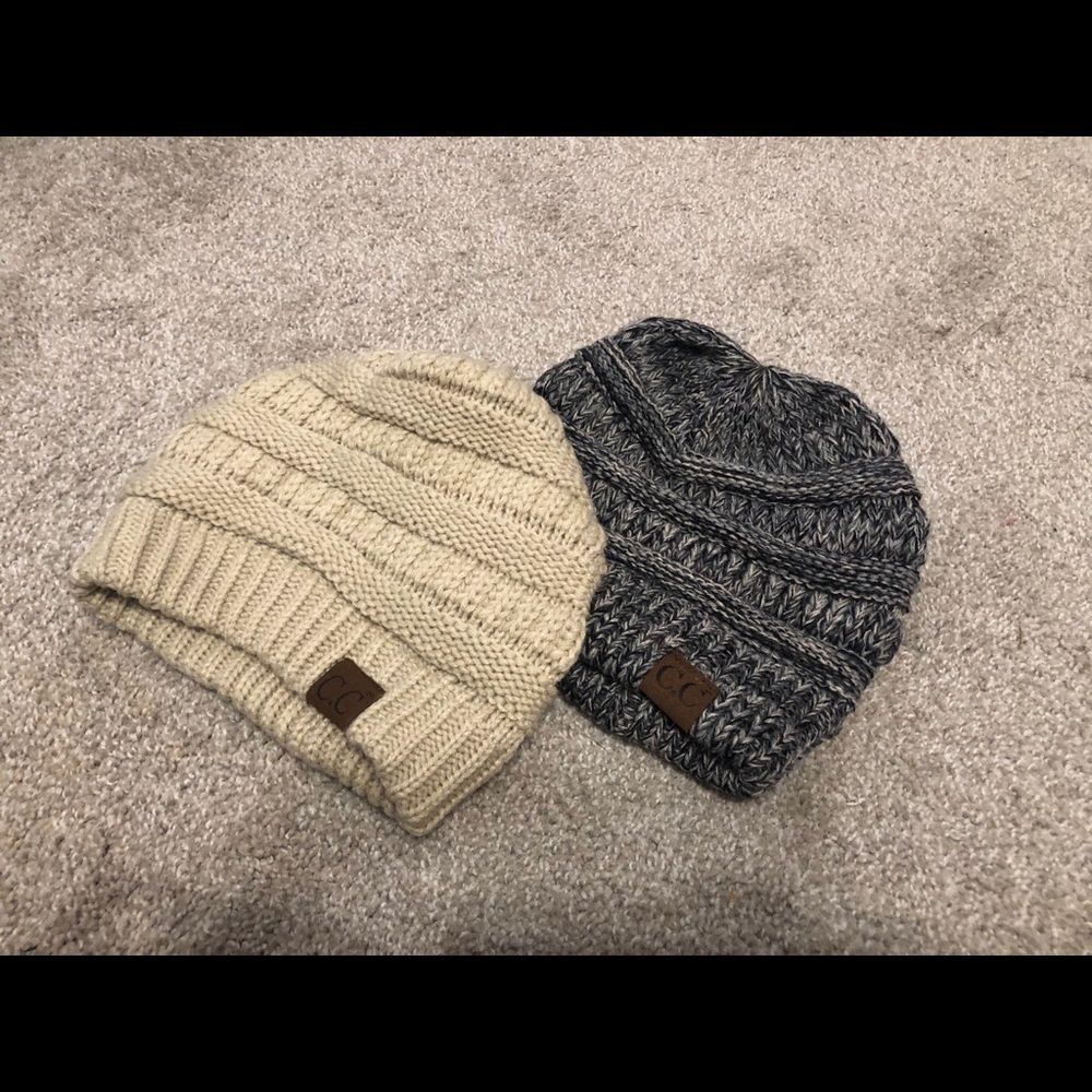 2 beanies ✨
